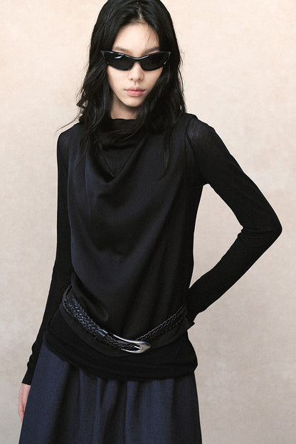 Schlichtes vielseitiges Satin-Top mit Wasserfallausschnitt