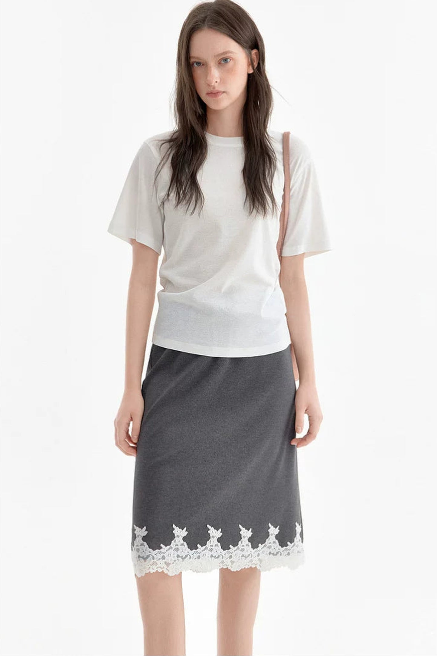 Simple and Atmospheric White T-Shirt