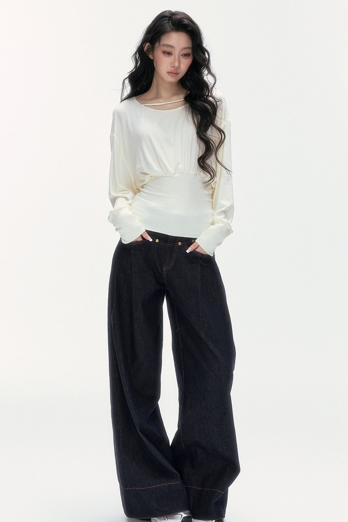 Low-Waist Wide-Leg Jeans