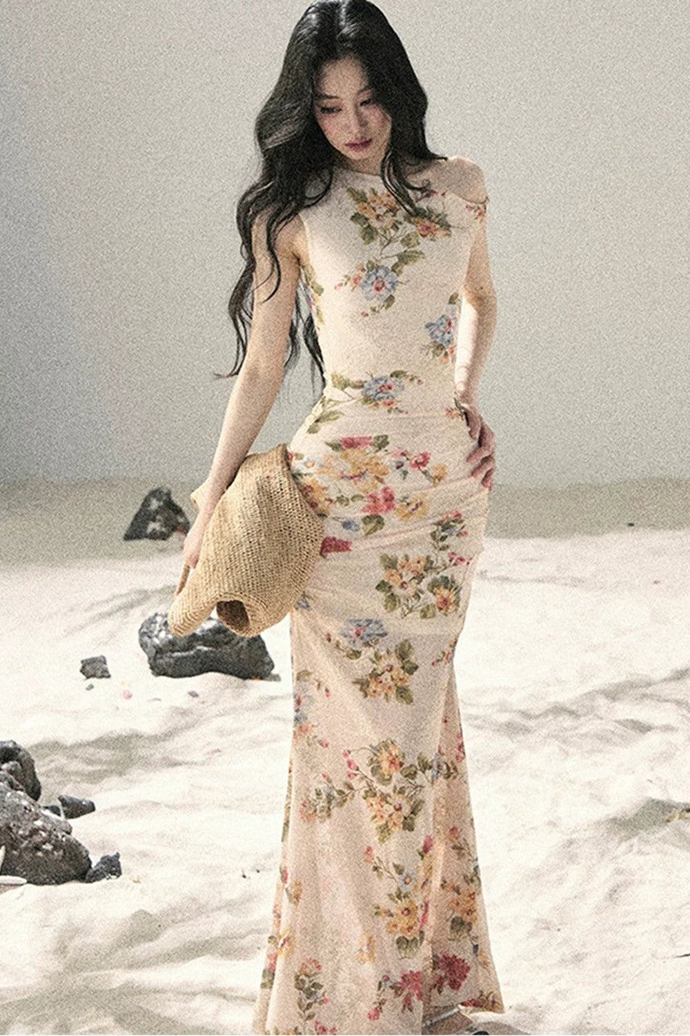 Sommerkleid aus Netzstoff mit Blumenmuster und Fischschwanz-Saum
