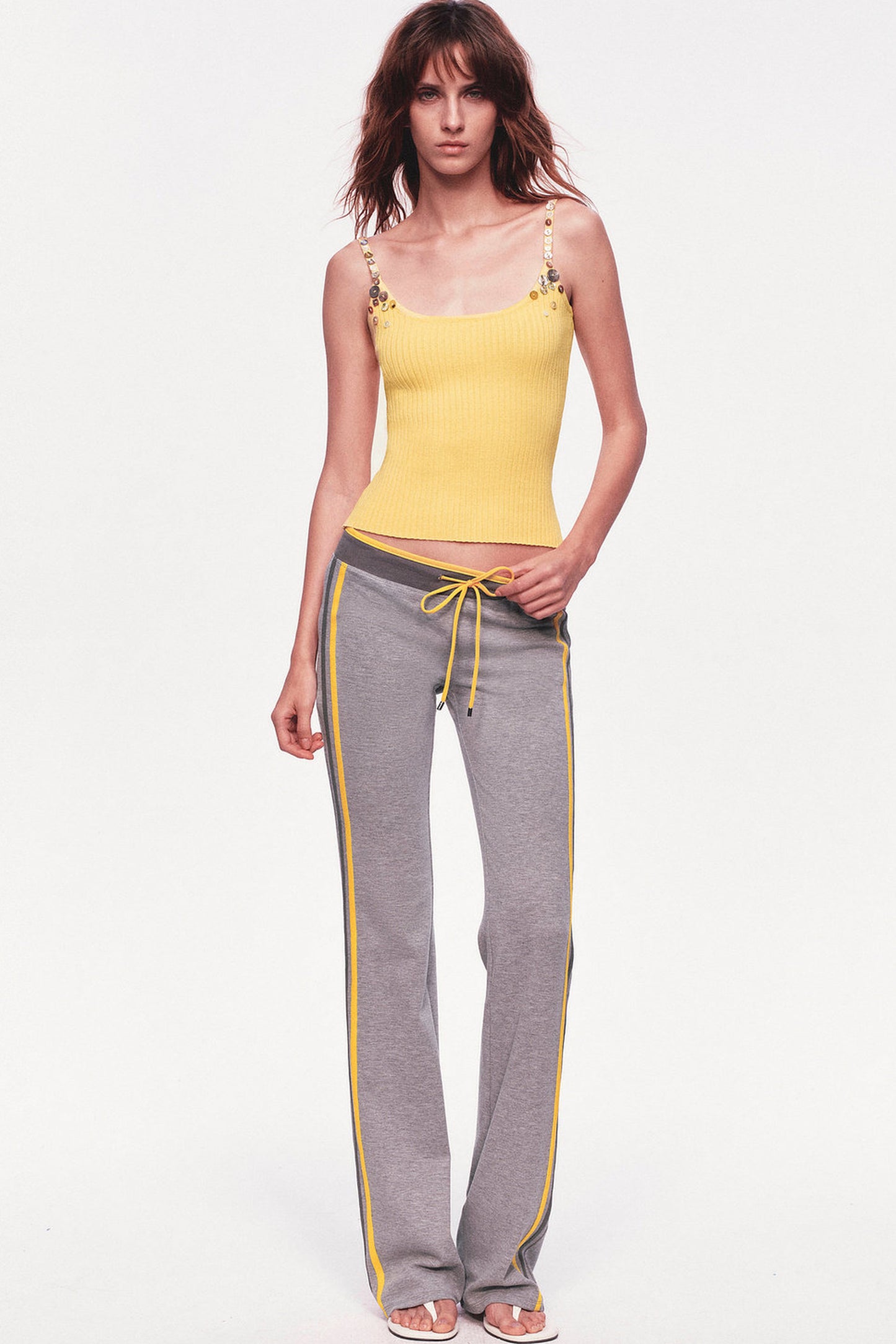 Pantaloni dritti a vita bassa con coulisse e doppia fascia in vita