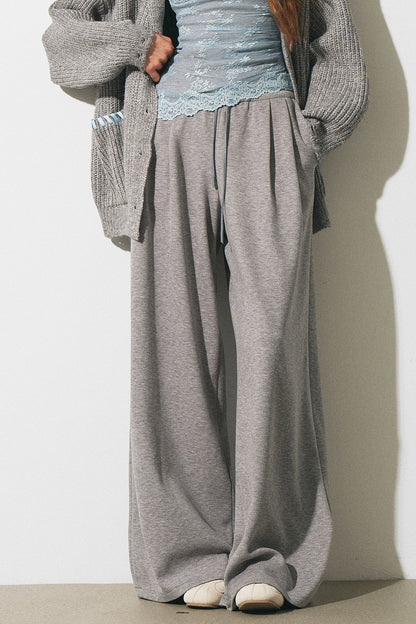 Completo giacca, gilet con bordi in pizzo e pantaloni ampi a maglia