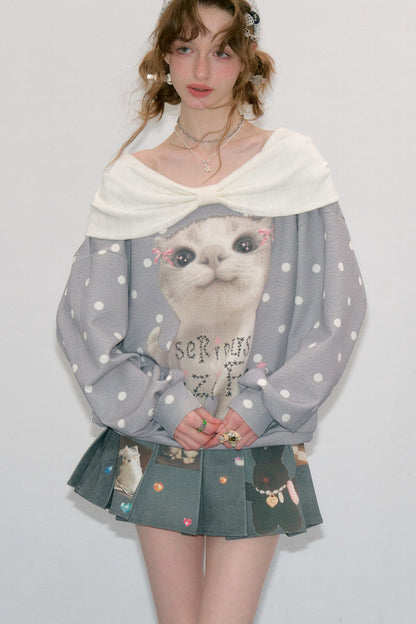 Sudadera gris con estampado de gato y lunares