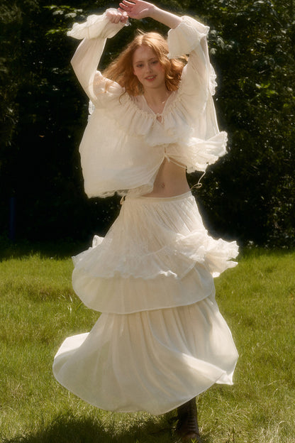 Ensemble avec haut en dentelle à col V et jupe à volants