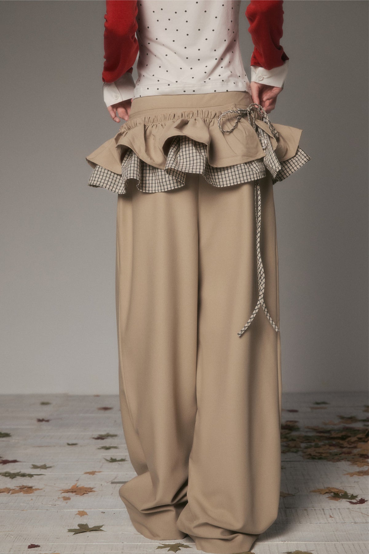 Gerade Hose mit weitem Bein und Rüschenbund