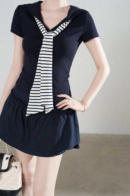 Ensemble tee-shirt châle à manches courtes en maille bleu marine et jupe