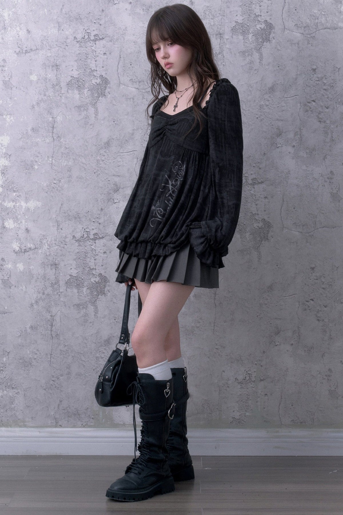 Schwarze Bluse in Lagenoptik mit Blumenmuster