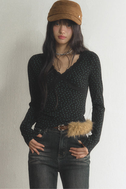 Top interior floral de encaje con cuello en V y mangas largas