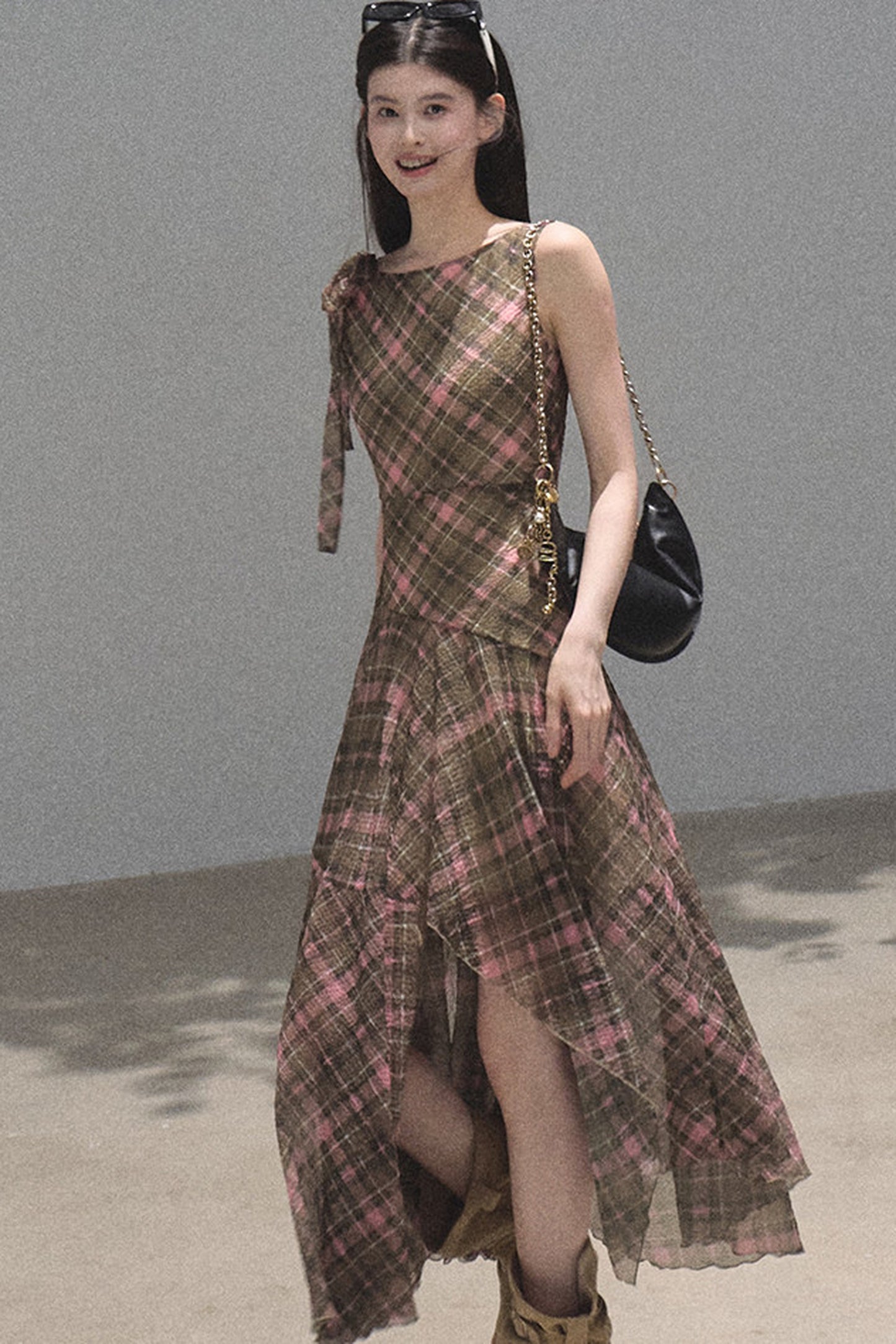 Asymmetrisches schulterfreies Kleid im Farbblock-Design