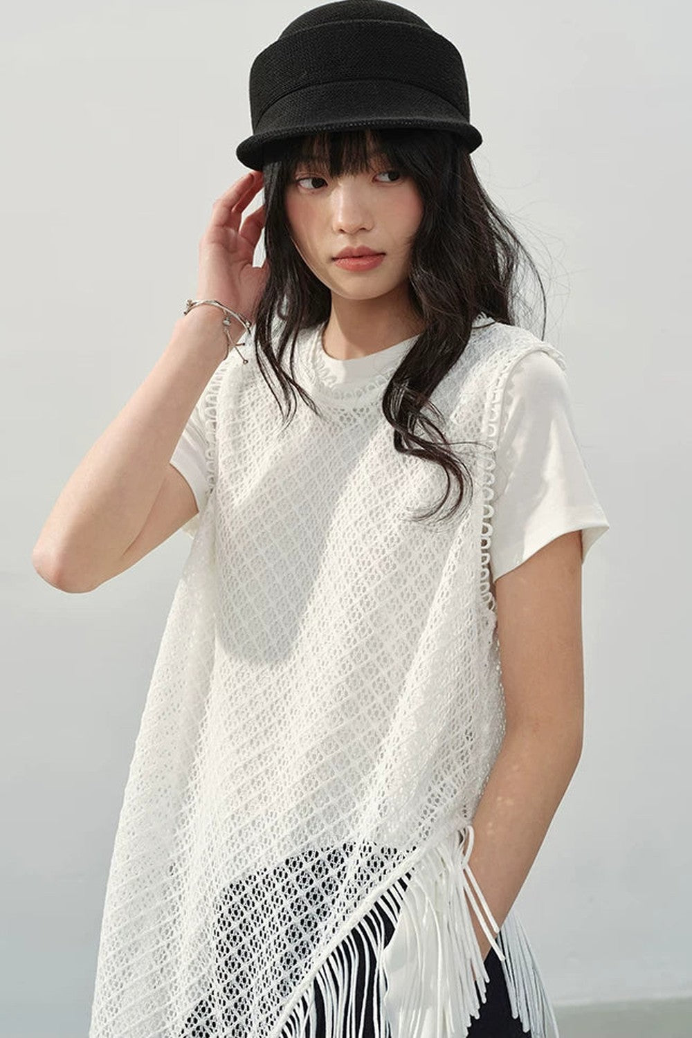 Robe à franges tissée avec découpes irrégulières