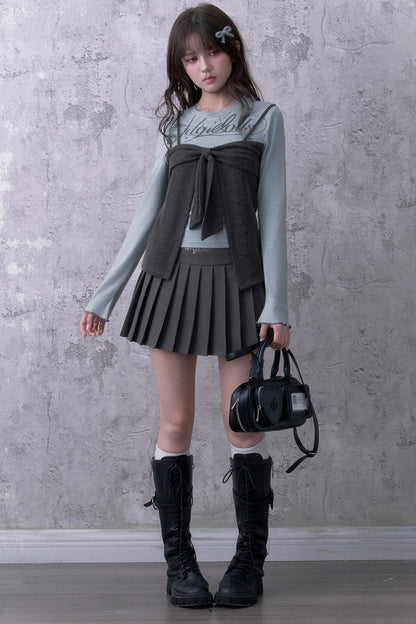 Blusa grigio-azzurra a maniche lunghe con fiocco e effetto a strati