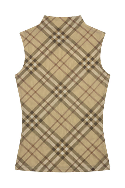 Completo con gilet in rete a quadri e gonna midi