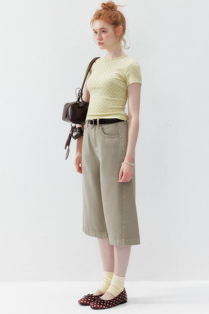Kurzes T-Shirt in Creme mit Polka-Dots