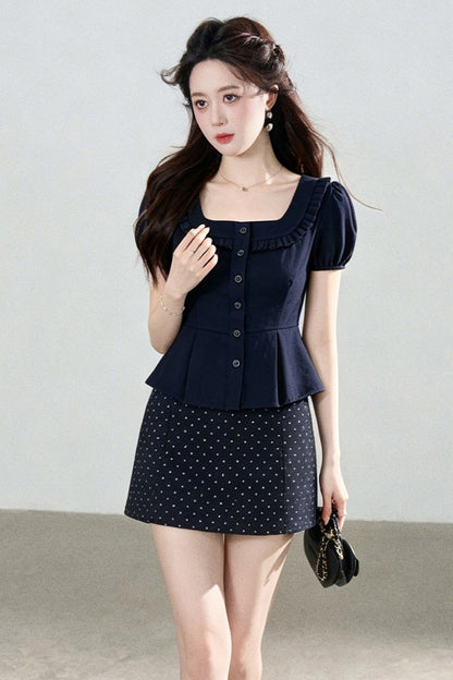 Ensemble chemise à manches courtes et jupe à pois