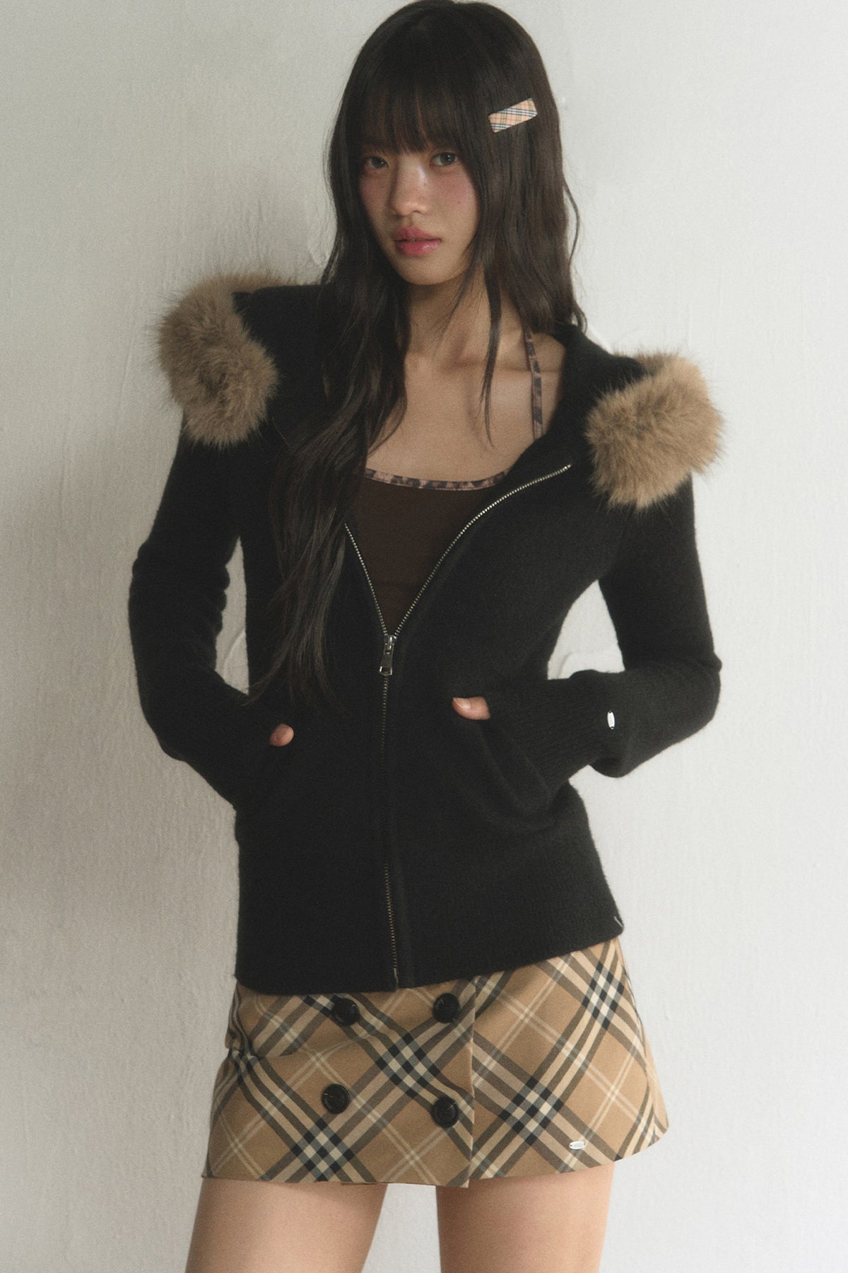Große Strickjacke mit Pelzkapuze