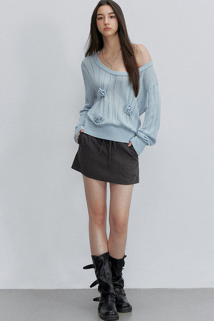 Camicetta in maglia con spalla asimmetrica e fiore 3D