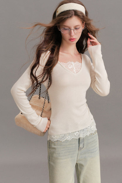 T-shirt in maglia a coste con scollo a V e strati effetto pizzo