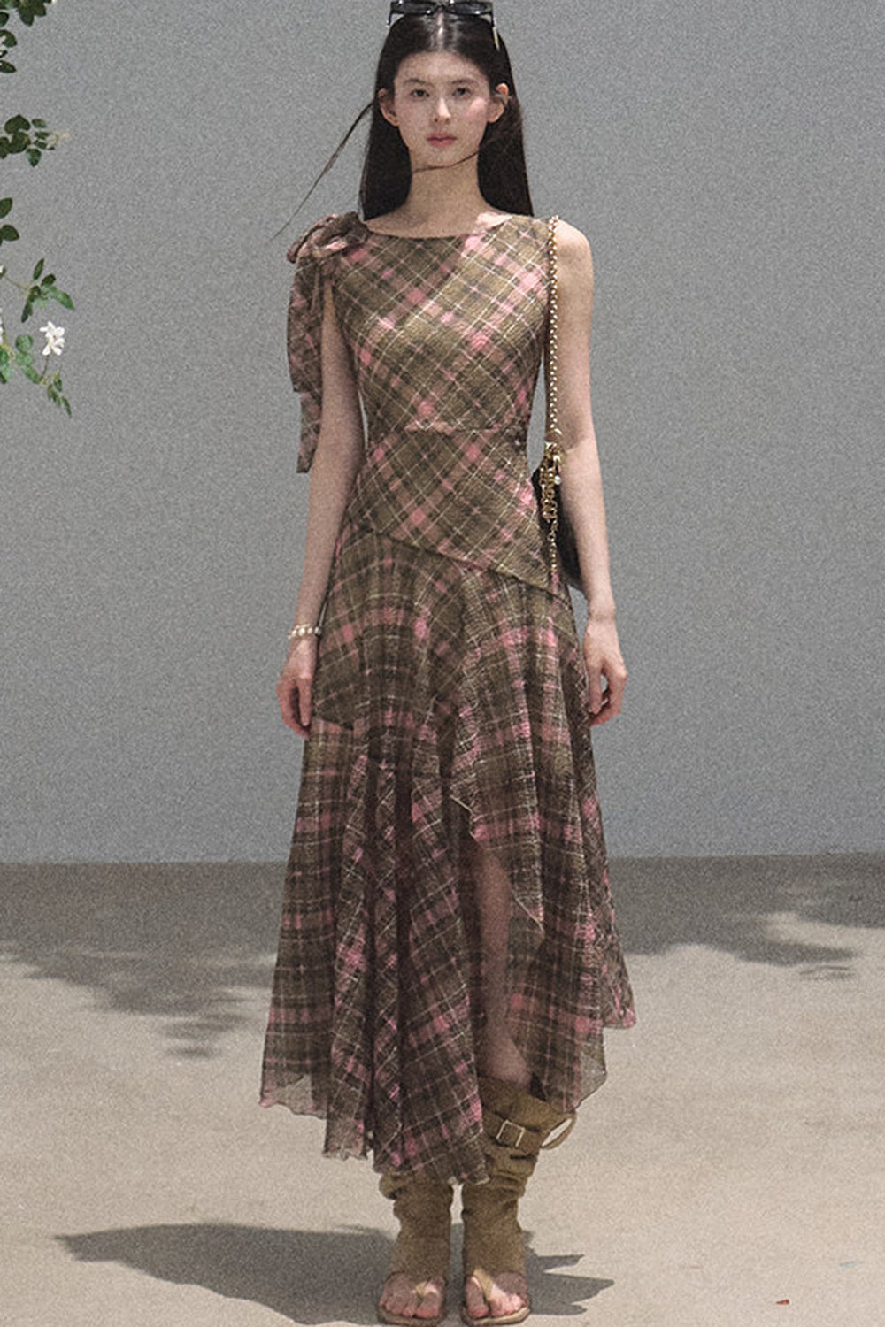 Asymmetrisches schulterfreies Kleid im Farbblock-Design