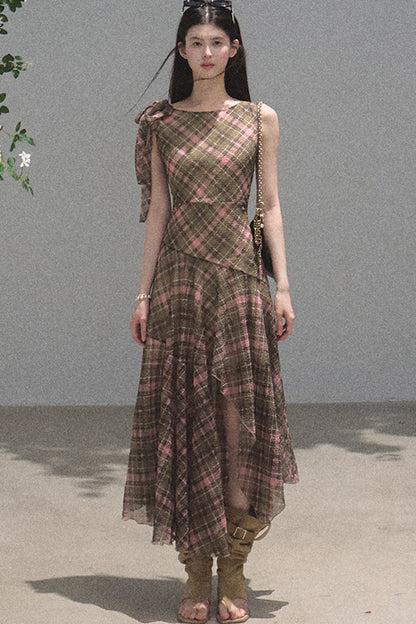 Asymmetrisches schulterfreies Kleid im Farbblock-Design