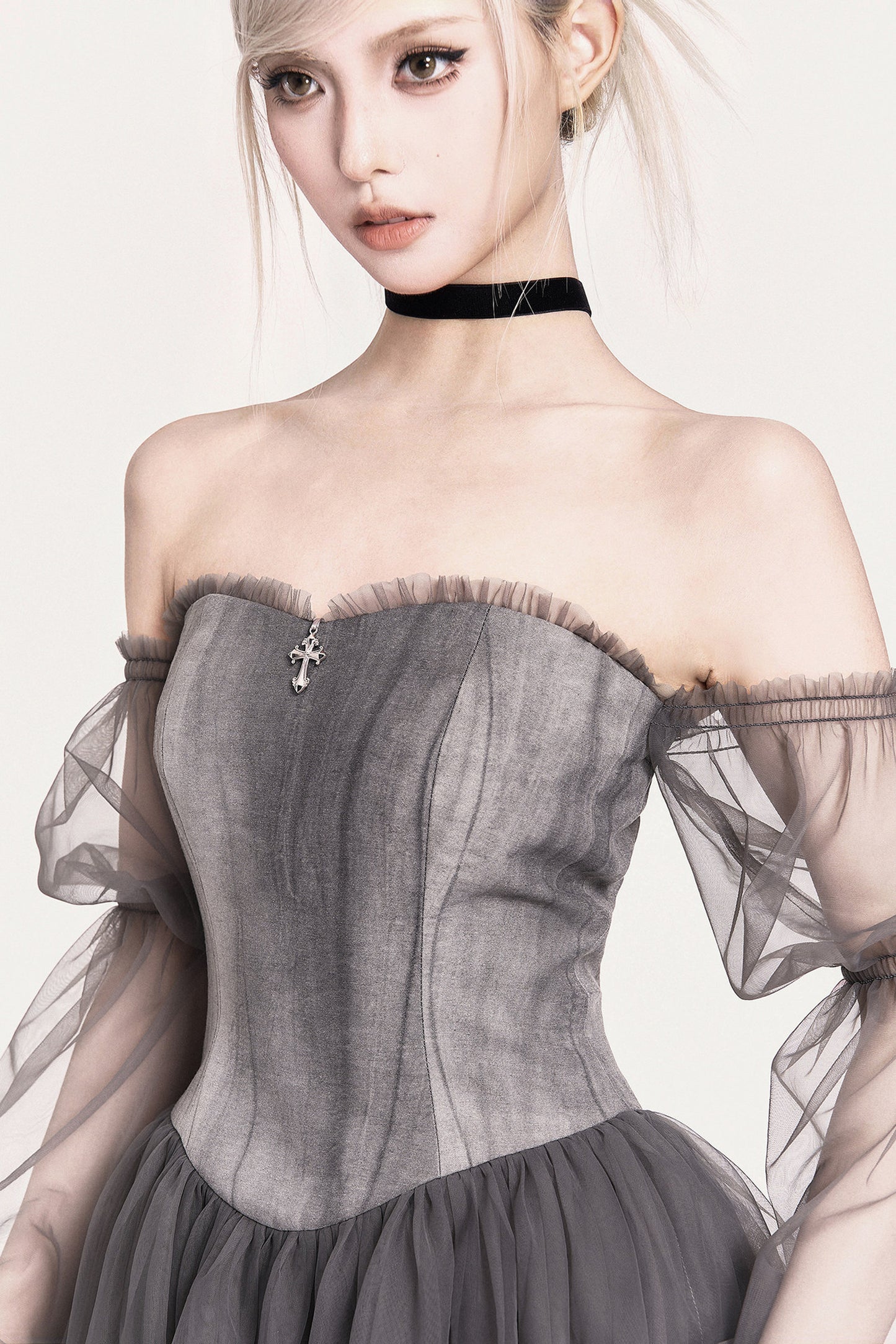 Abito romantico in tulle stile corsetto