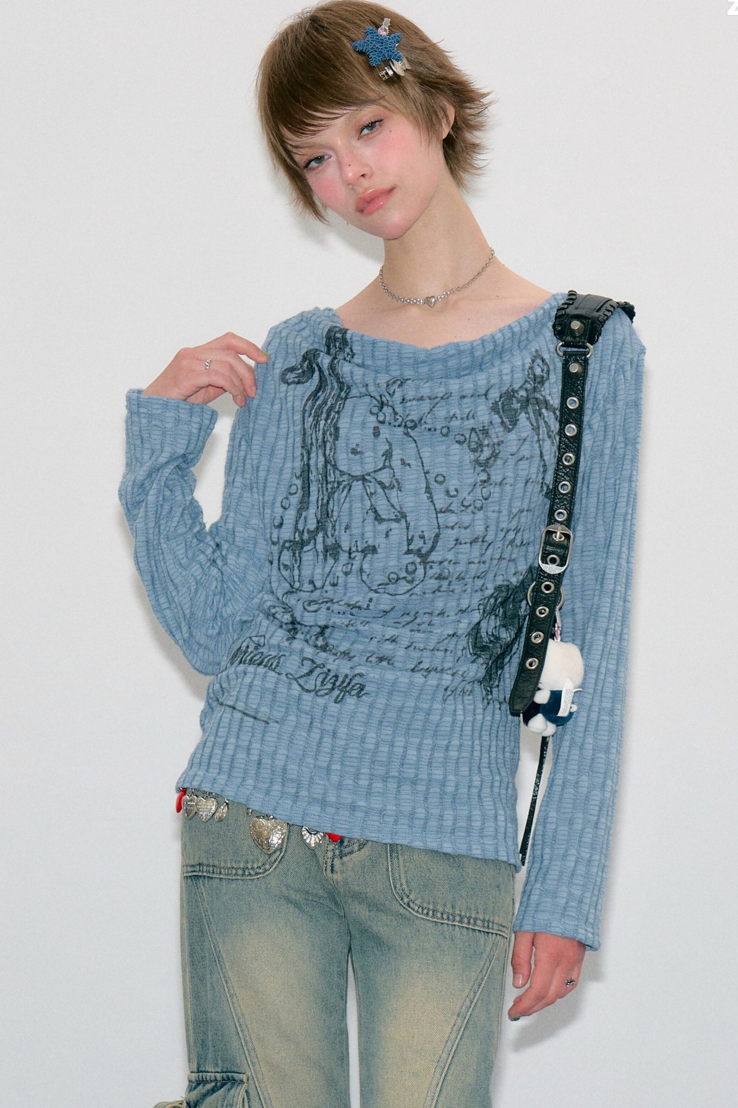 Blusa in maglia con graffiti di conigli