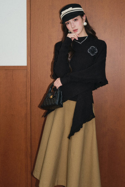Ensemble pull et jupe noirs à bordure en dentelle