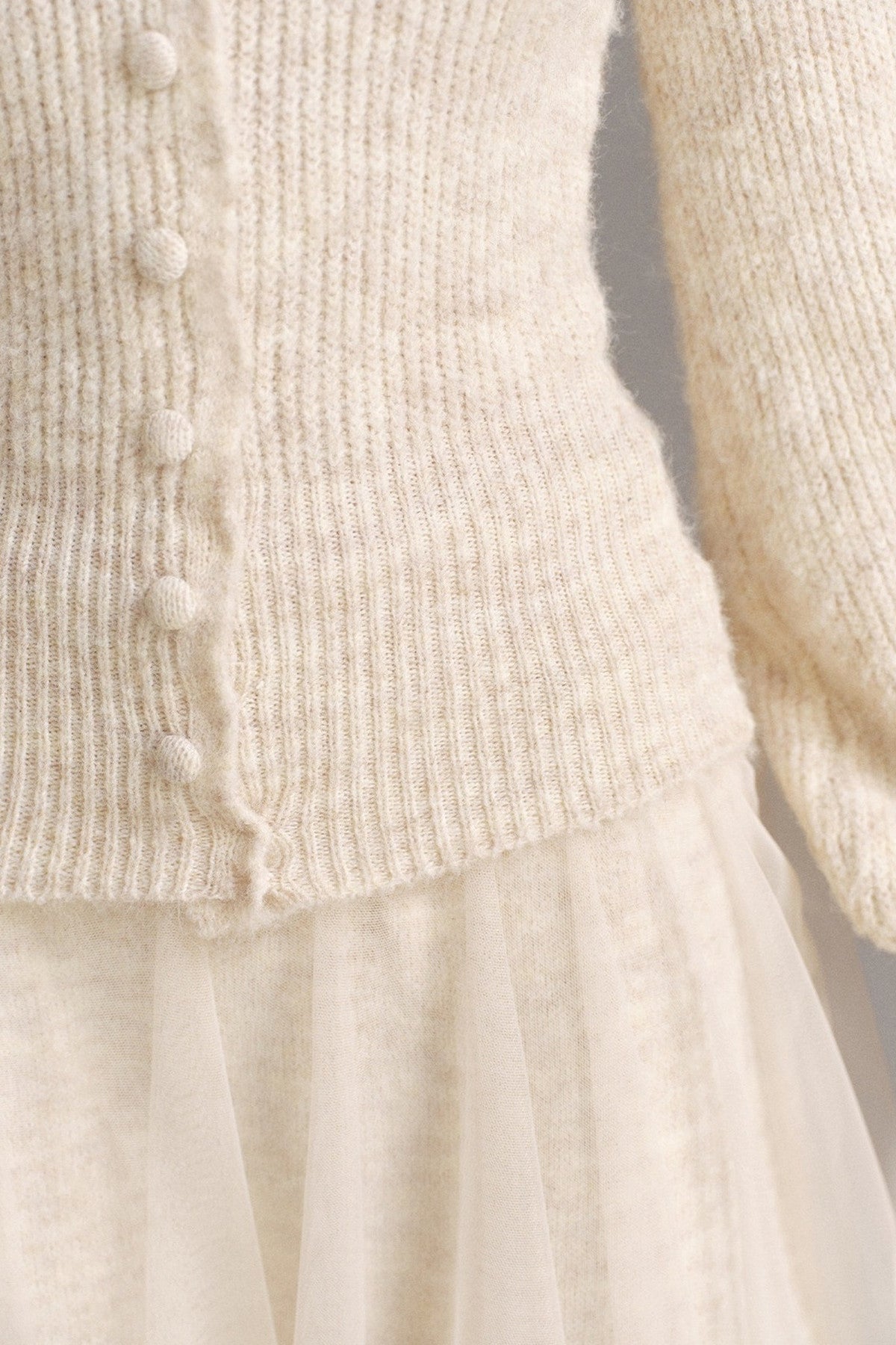 Wavy Edge V-Neck Knit Cardigan