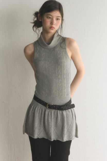 Sleeveless Quilted Knit Dress And Pants Set-Up