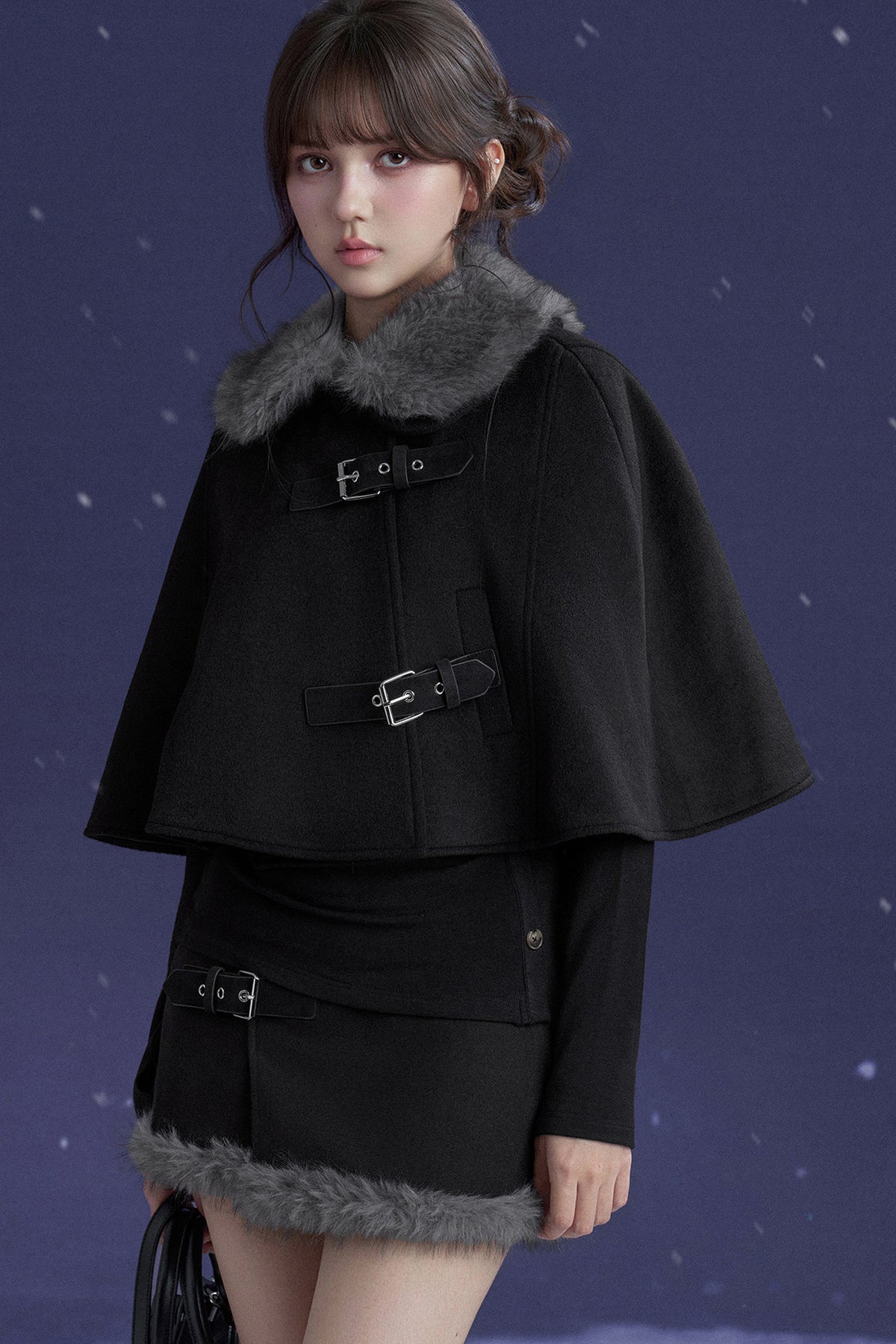 Ensemble noir rétro avec cape et jupe courte