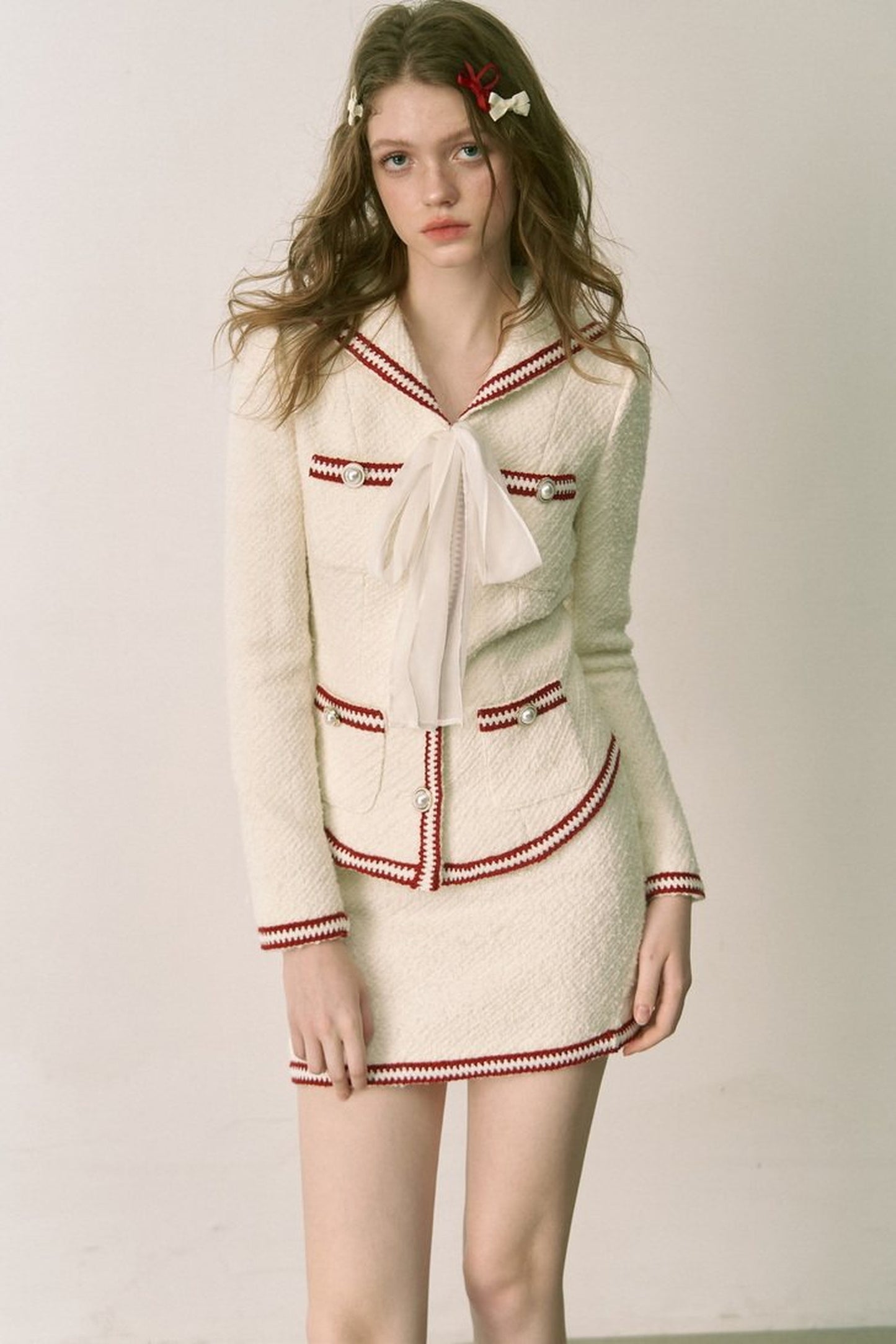 Set aus Tweedjacke und Rock in Kontrastfarben
