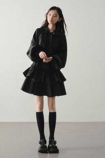 Robe noire asymétrique à volants et manches lanternes