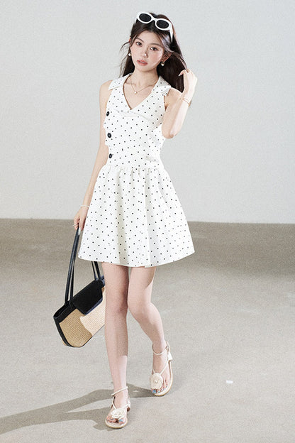 Vestido blanco de lunares con escote en V