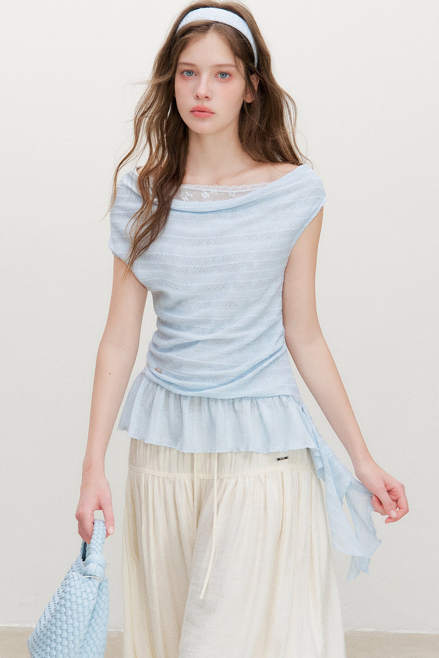 Asymmetrisches schulterfreies Oberteil mit Spitze