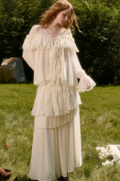 Ensemble avec haut en dentelle à col V et jupe à volants