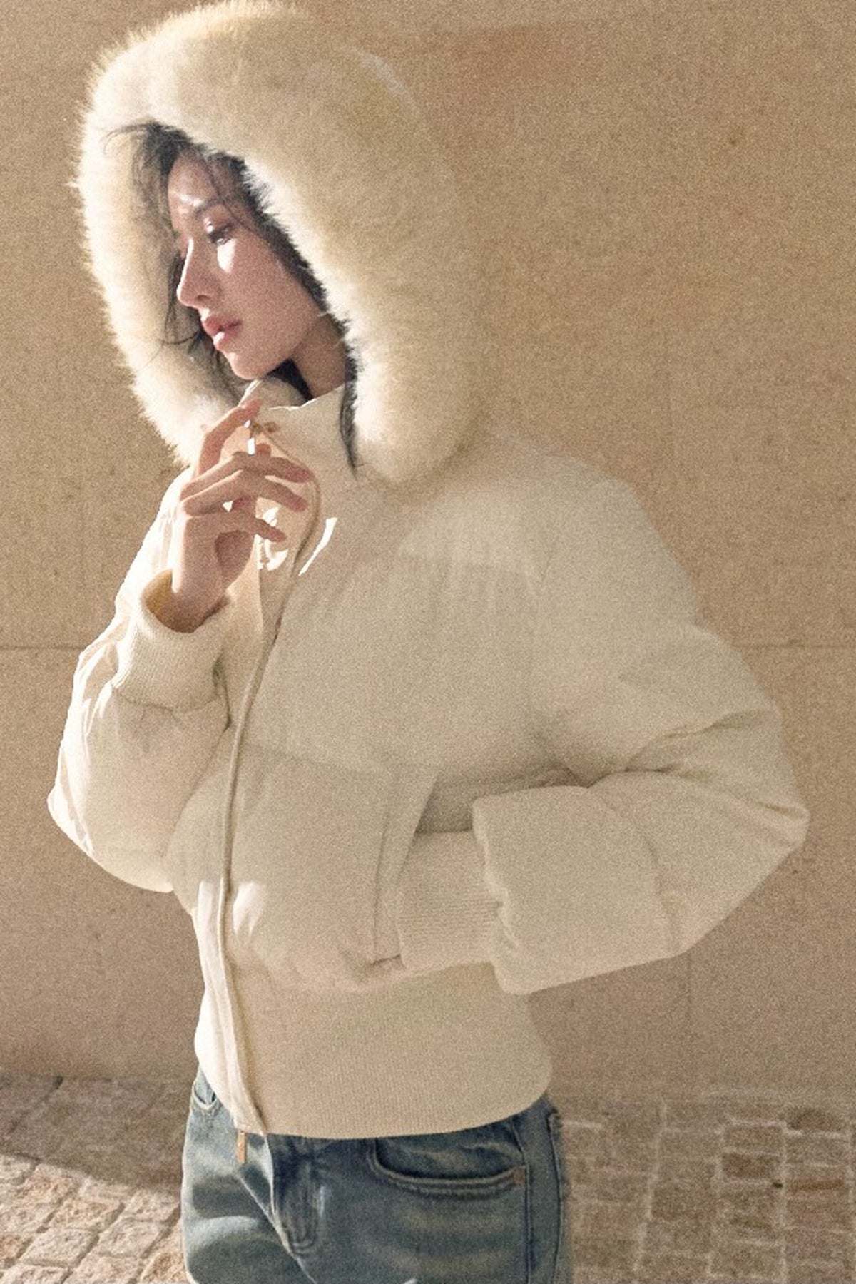 Daunenjacke mit abnehmbarem Fuchspelzkragen und Hut