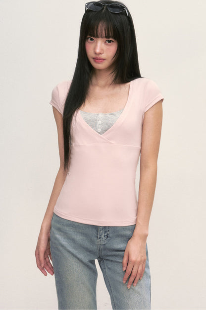 Rosa V-Ausschnitt-Top im Lagenlook und gestreiftes Camisole-Set