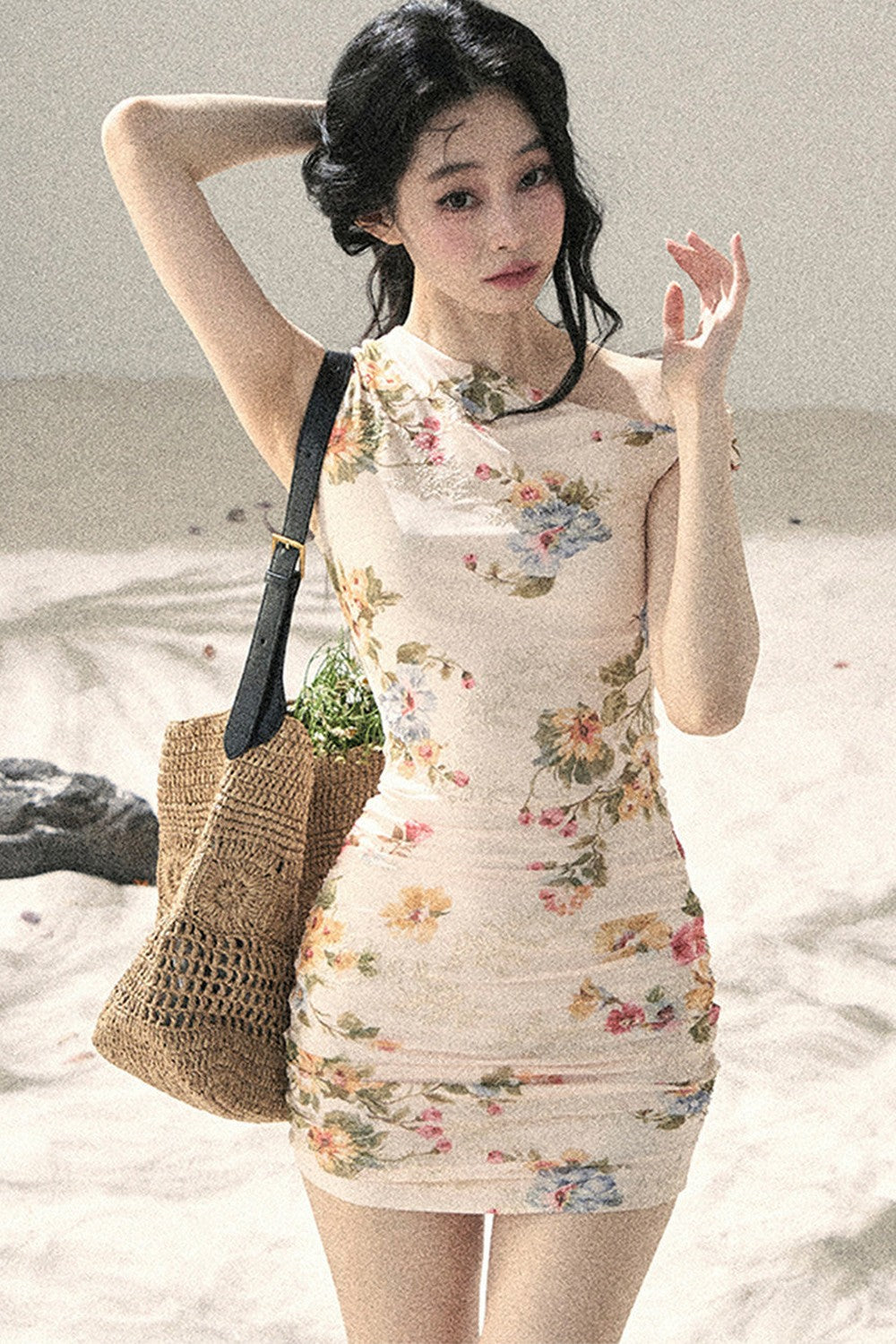 Sommerkleid aus Netzstoff mit Blumenmuster und Fischschwanz-Saum