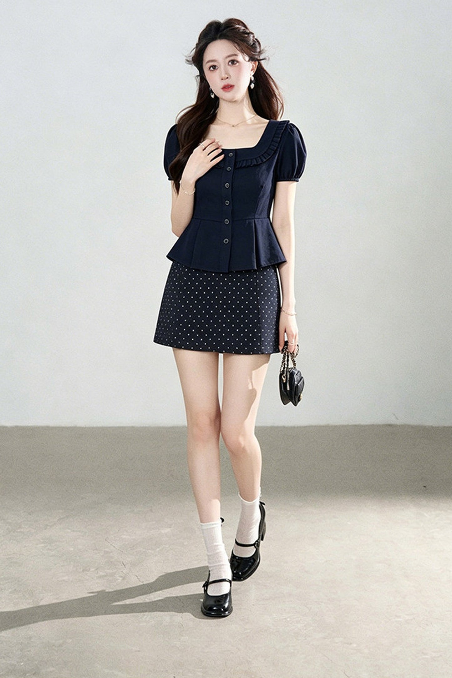 Ensemble chemise à manches courtes et jupe à pois