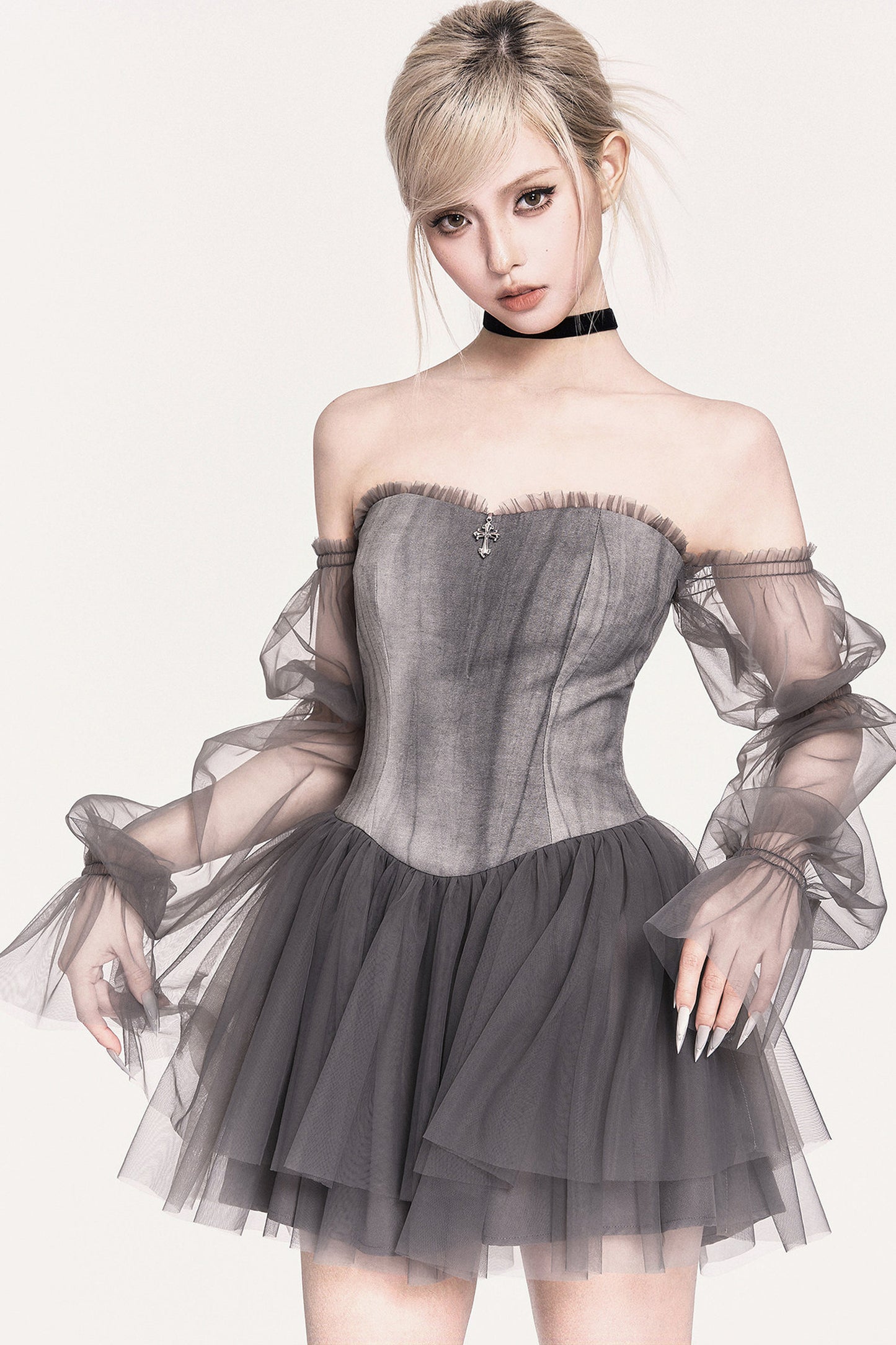 Abito romantico in tulle stile corsetto