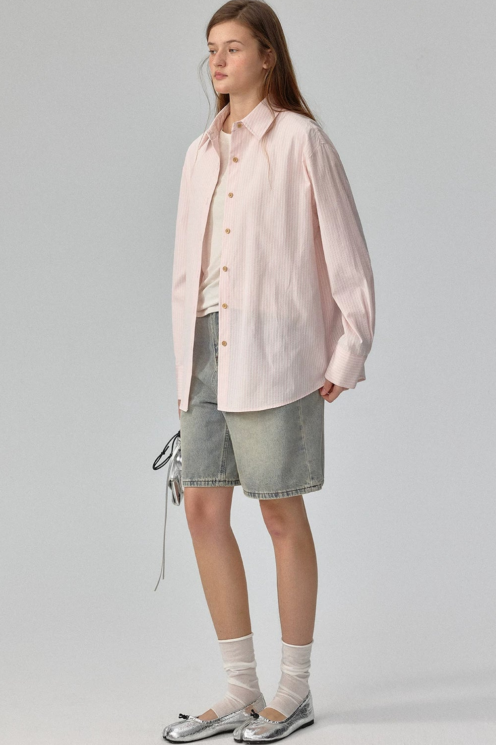 Blusa a rayas con textura y hombros caídos