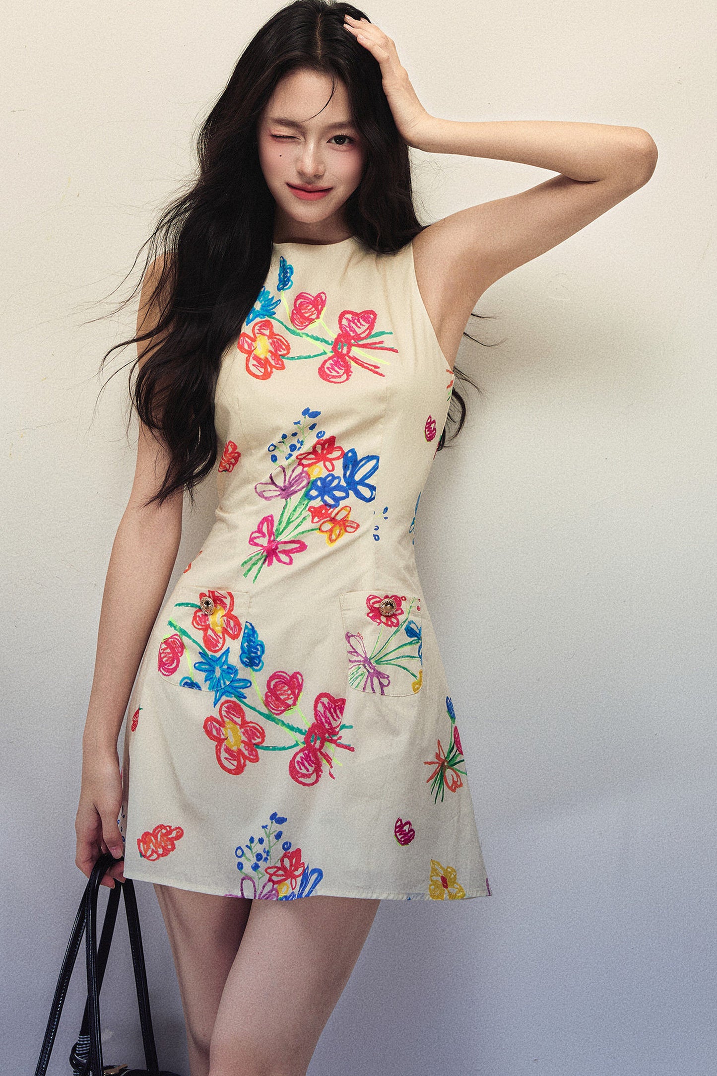 Robe sans manches à fleurs peintes à la main, style artistique