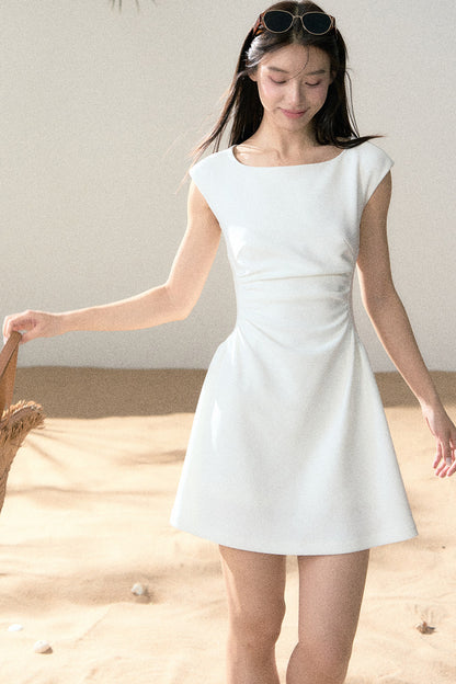 Abito bianco con scollo quadrato in stile desiderio puro