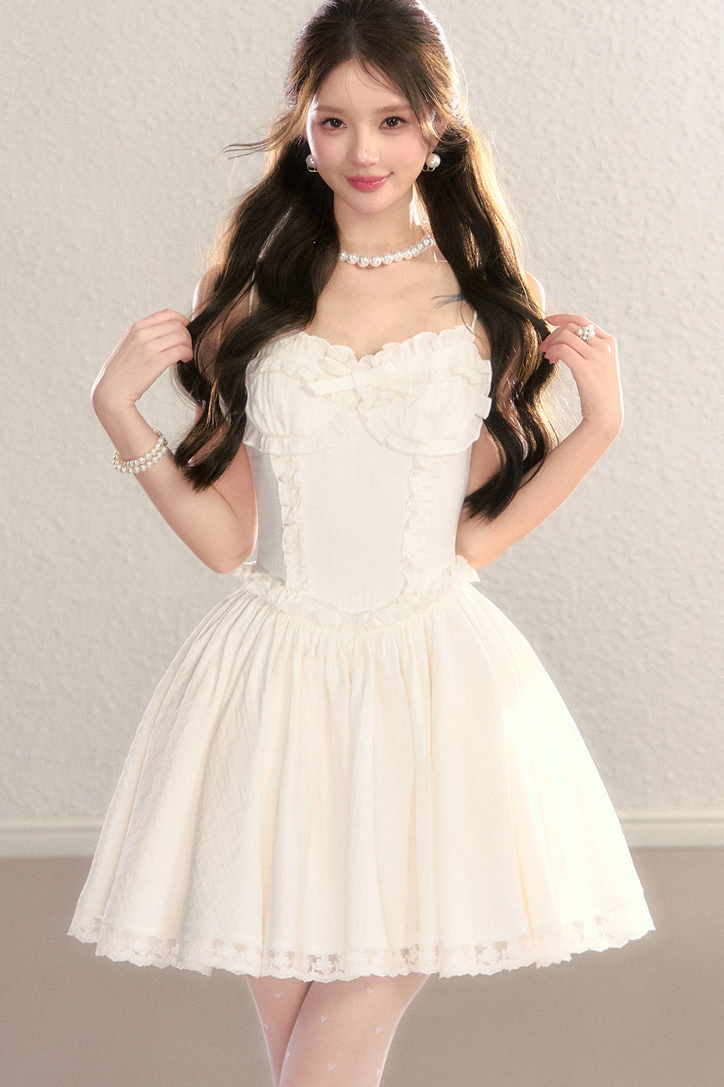 Vestido de princesa con estampado floral y cintura ceñida
