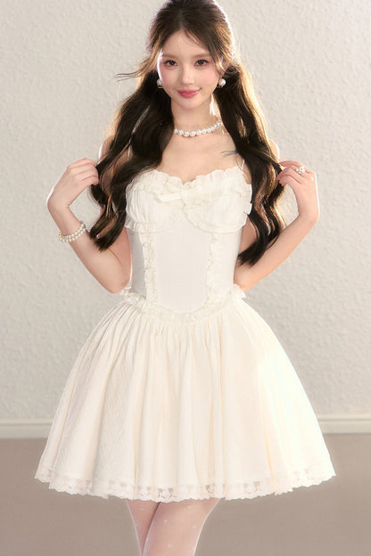 Vestido de princesa con estampado floral y cintura ceñida