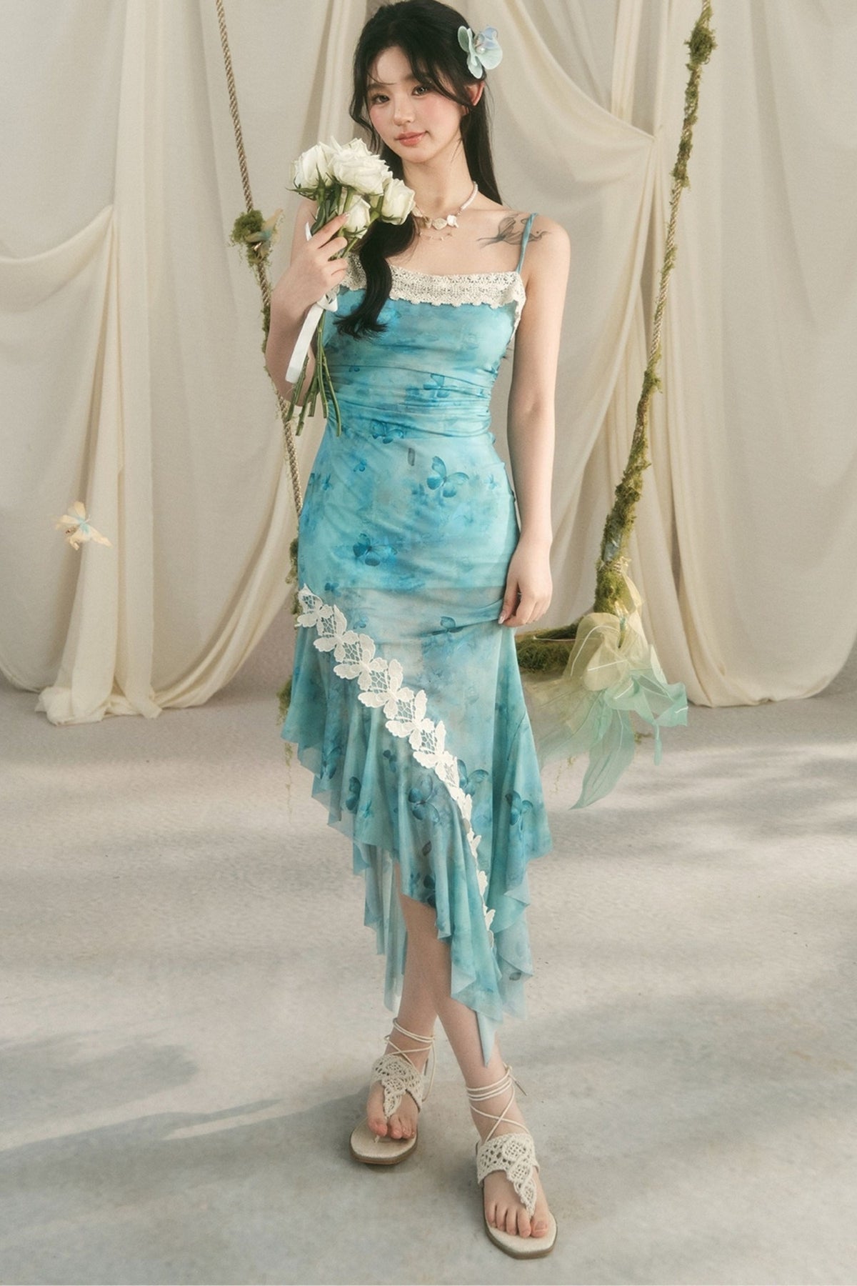 Meerjungfrauenkleid mit Spaghettiträgern und Schmetterlingsspitze
