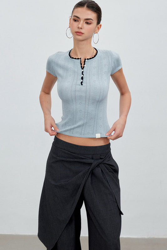 Haut Henley à volants motif battement de cœur