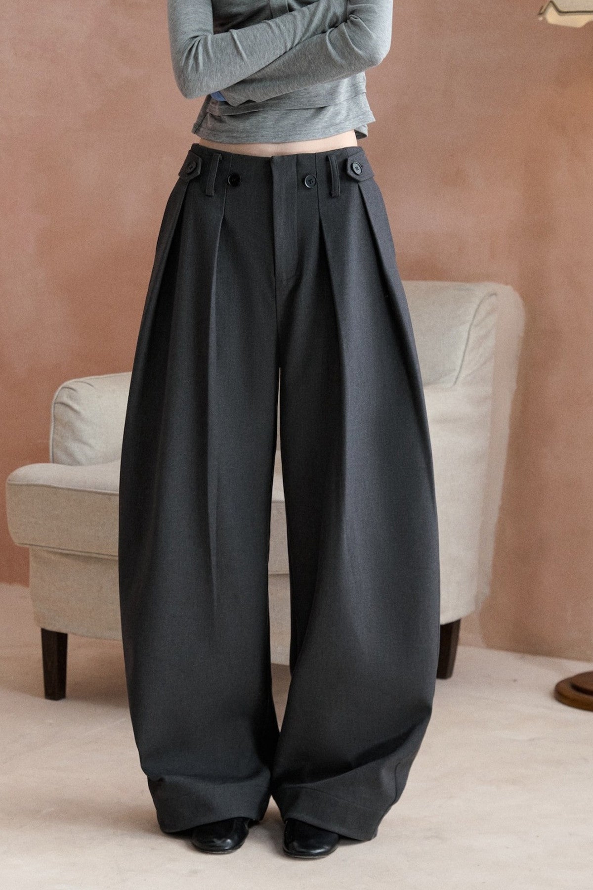 Double Pleated Curved Blade Wide Pants