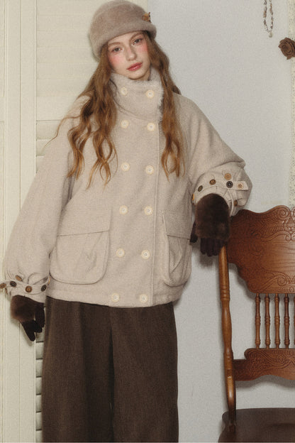 Kurze Daunenjacke mit Color-Blocking und Pelzkragen