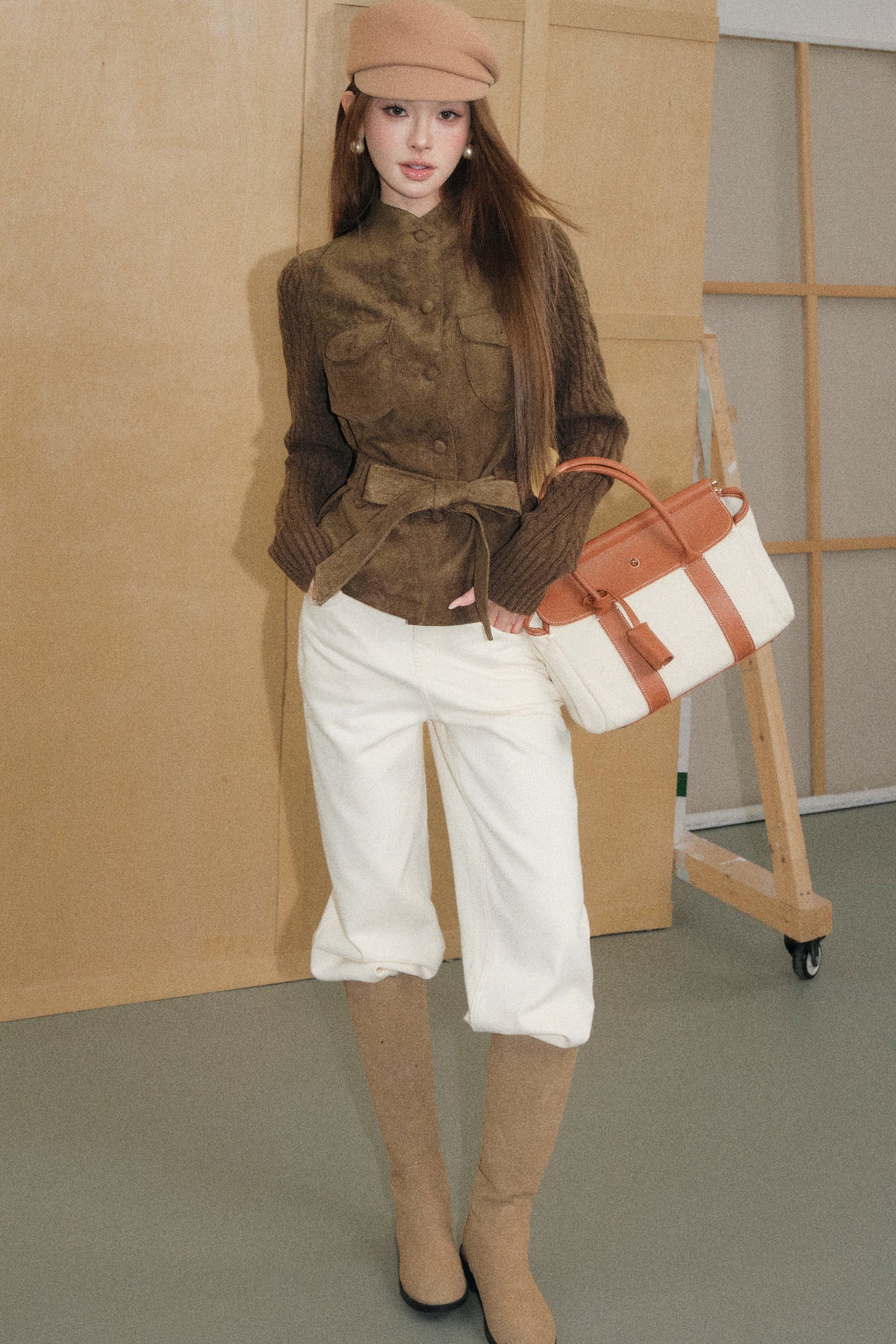 Conjunto de chaqueta y pantalón de estilo utilitario en ante sintético verde