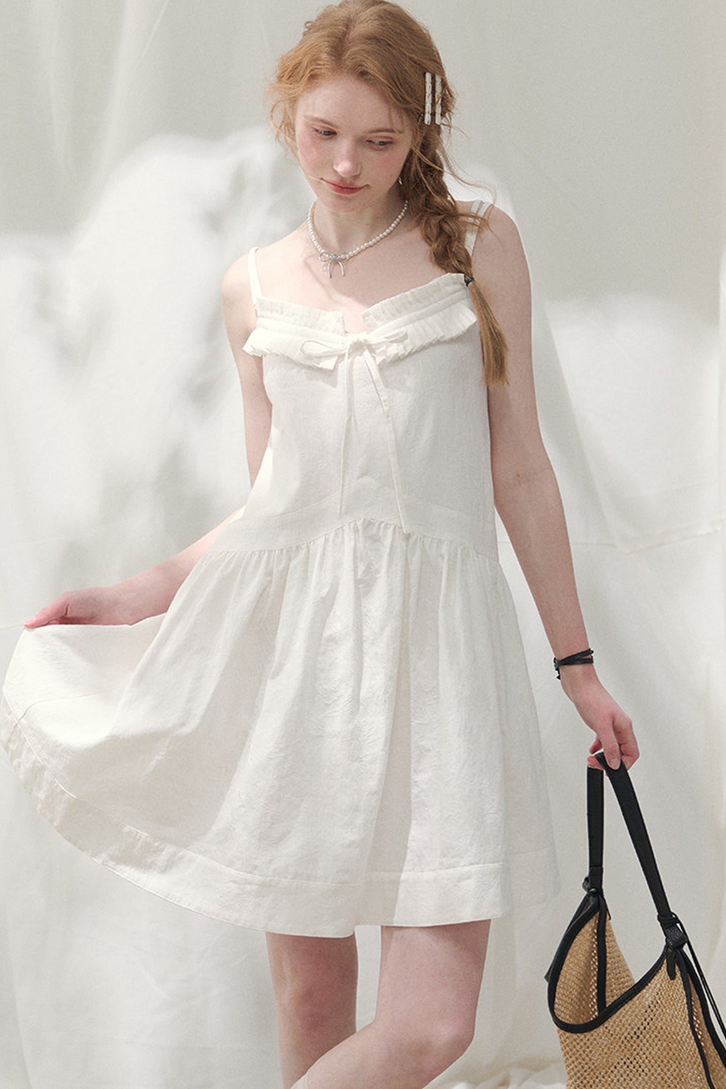 Kleid in Petite-Größe mit Schleife und Spaghettiträgern